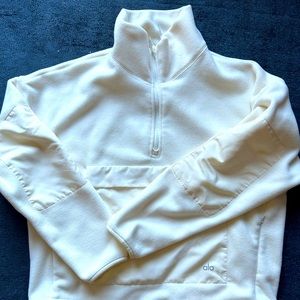 Cozy, breathable and stylish Alo Yoga half zip sweatshirt.